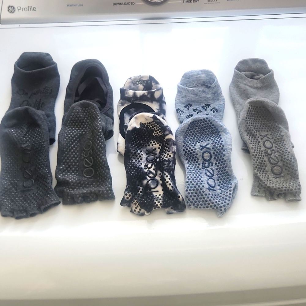 TOESOX Low-Rise Toeless Pilate grip socks. Size Medium  set of 5 pairs
